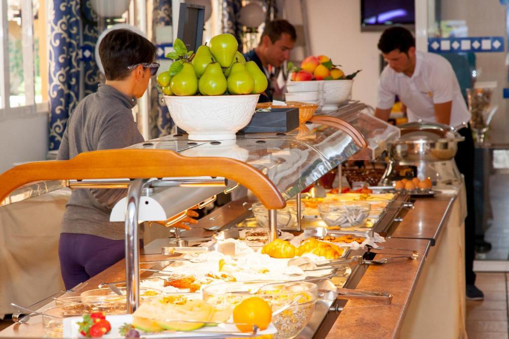Ses Eufabietes Apartments & Restaurant 米乔尔海滩 外观 照片