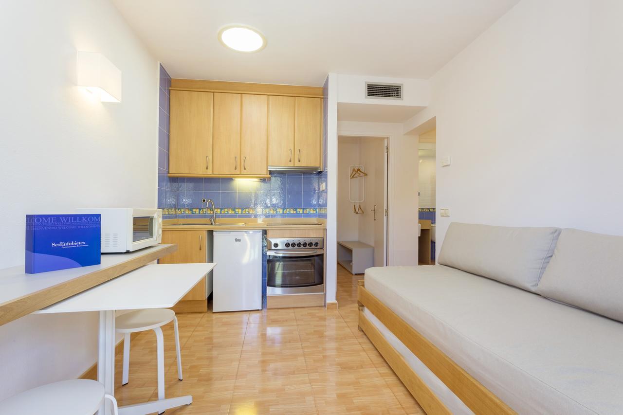 Ses Eufabietes Apartments & Restaurant 米乔尔海滩 外观 照片