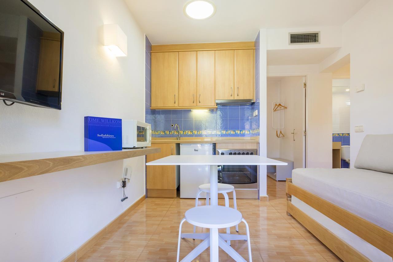 Ses Eufabietes Apartments & Restaurant 米乔尔海滩 外观 照片