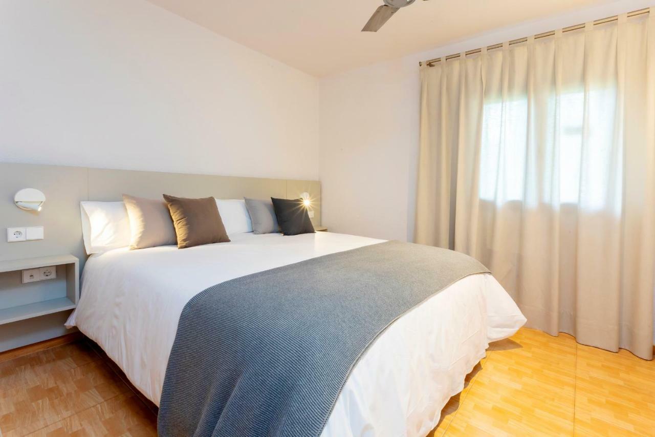 Ses Eufabietes Apartments & Restaurant 米乔尔海滩 外观 照片