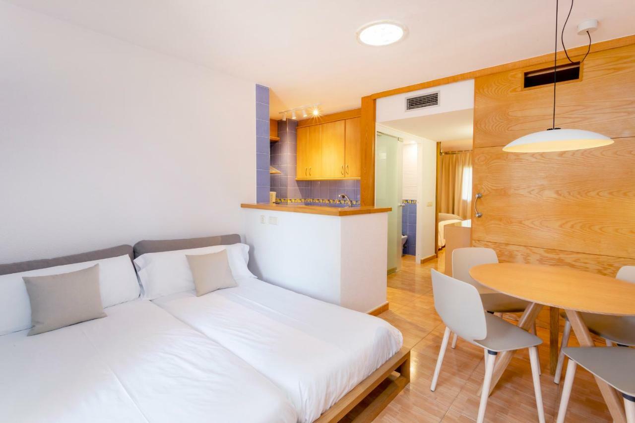 Ses Eufabietes Apartments & Restaurant 米乔尔海滩 外观 照片